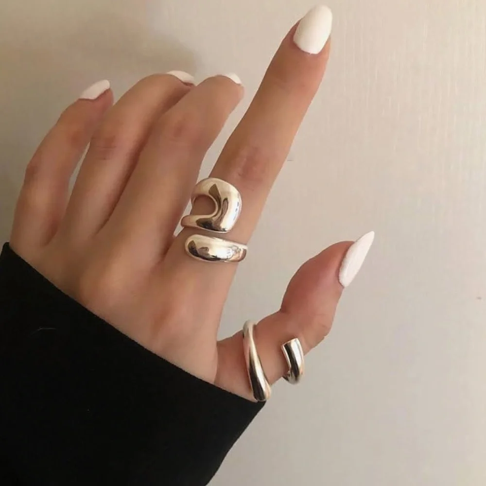 Chunky hug ring